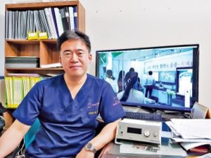 別れた韓医師キム・テヨル「治療器開発、韓医学科学化導く」